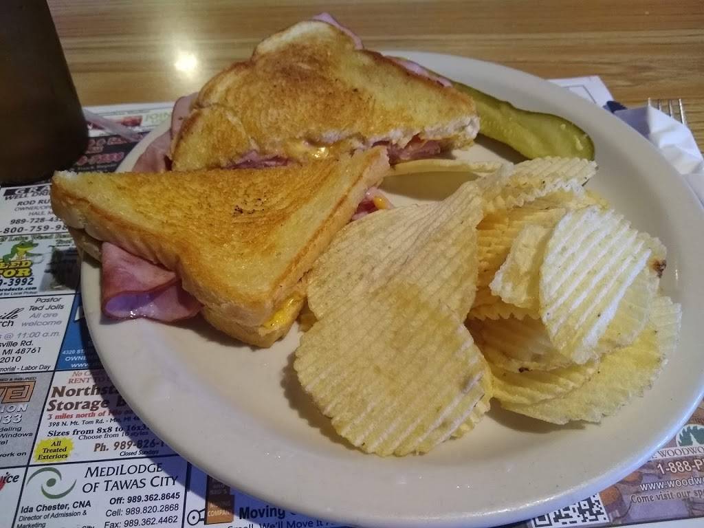 Office Lounge & Grill | restaurant | 110 E Dwight Ave, Oscoda, MI 48750, USA | 9897393388 OR +1 989-739-3388