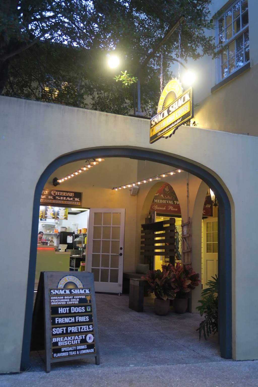Snack Shack | restaurant | 100 St George St, St. Augustine, FL 32084, USA | 9042170170 OR +1 904-217-0170
