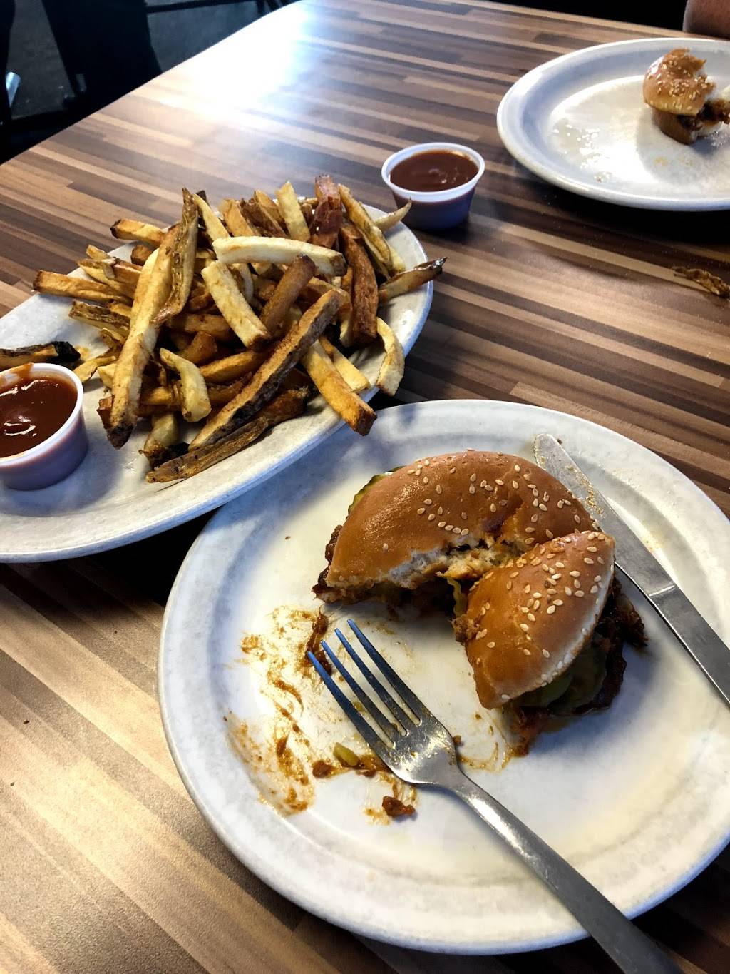 Georges Restaurant | restaurant | 2120 Grand Ave, Fort Smith, AR 72901, USA | 4797851199 OR +1 479-785-1199