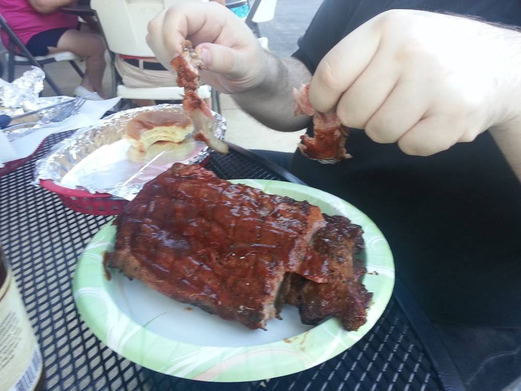 Smokin Coop BBQ Pit | restaurant | 2022 US-20 BUS, Belvidere, IL 61008, USA | 8157425761 OR +1 815-742-5761