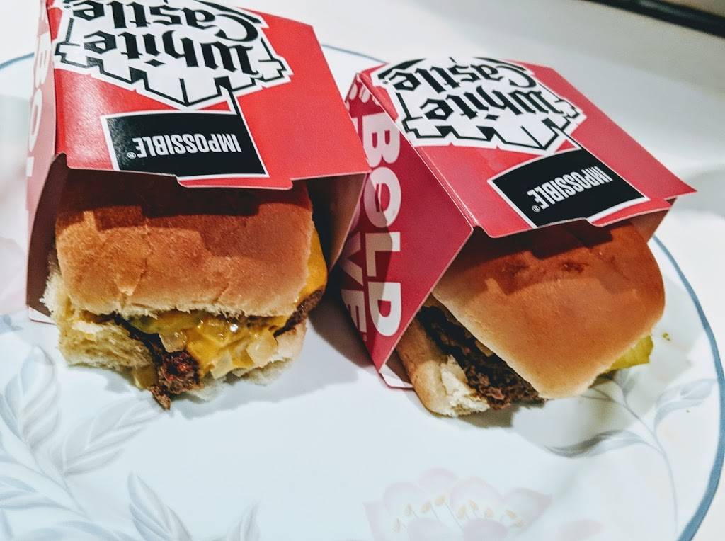 White Castle | restaurant | 490 Sunrise Hwy, Lynbrook, NY 11563, USA | 5165938542 OR +1 516-593-8542