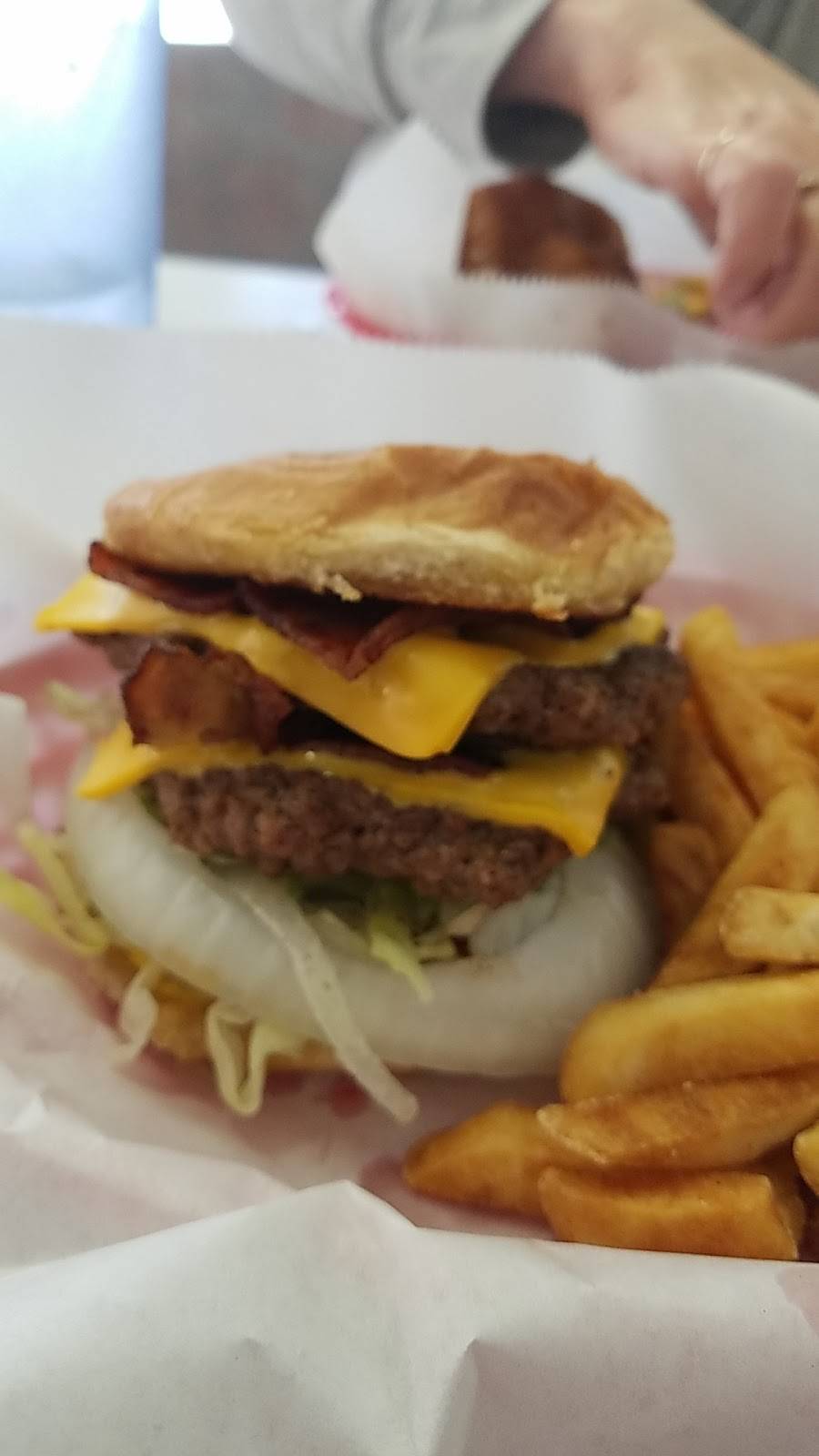 Tammie Jos Meal House | restaurant | 424 W North Ave, Flora, IL 62839, USA | 6186620662 OR +1 618-662-0662