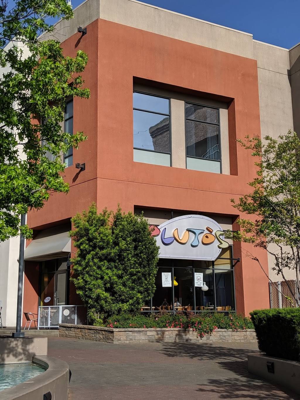 Plutos | restaurant | 1173 Galleria Blvd P-113, Roseville, CA 95678, USA | 9167813663 OR +1 916-781-3663