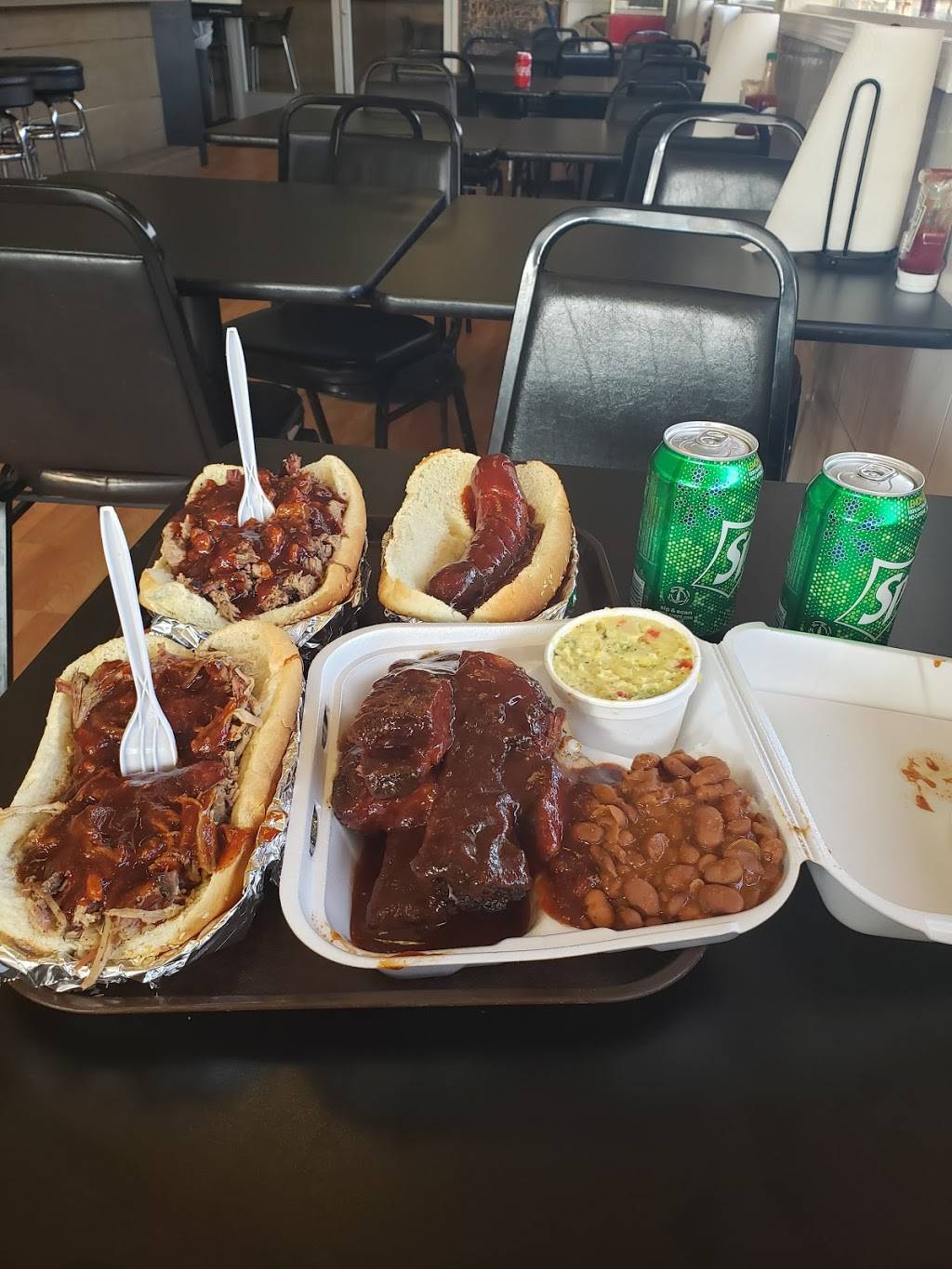 Shorters Barbeque | restaurant | 2365 East St, Tracy, CA 95376, USA | 2098392290 OR +1 209-839-2290