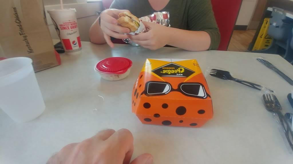 KFC | restaurant | 948 Mason Ave, Daytona Beach, FL 32117, USA | 3862562377 OR +1 386-256-2377