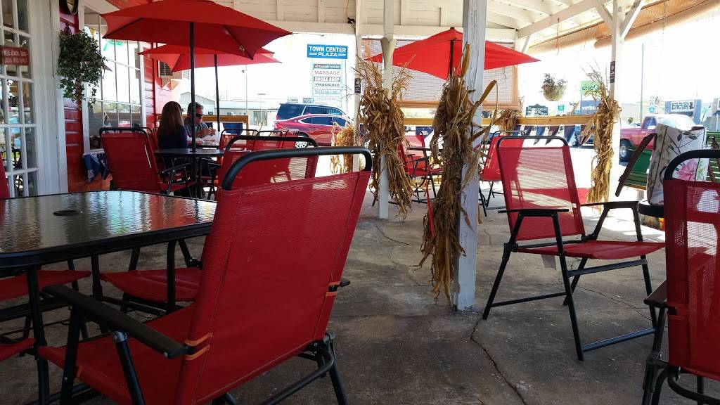 Todd and Shellys Cafe, Pub, Farm fresh Produce Market | cafe | 5625 SE Abshier Blvd, Belleview, FL 34420, USA | 3526935877 OR +1 352-693-5877