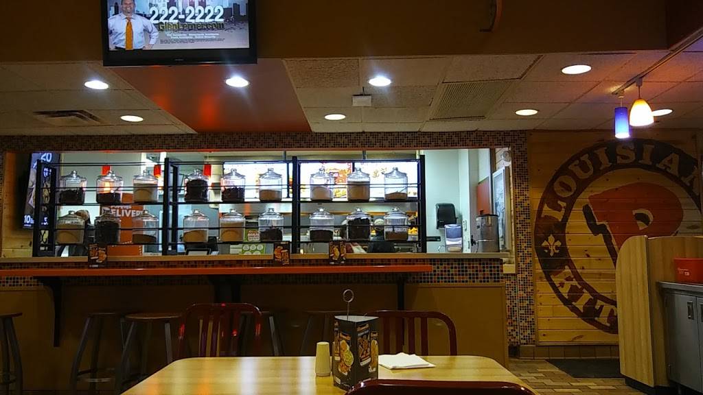 Popeyes Chicken | restaurant | 610 Madison St, Oak Park, IL 60302, USA | 7085241022 OR +1 708-524-1022