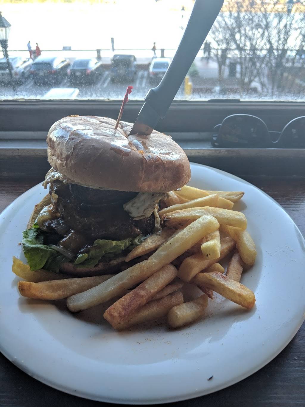 Kevin Barrys Irish Pub | restaurant | 117 W River St, Savannah, GA 31401, USA | 9122339626 OR +1 912-233-9626