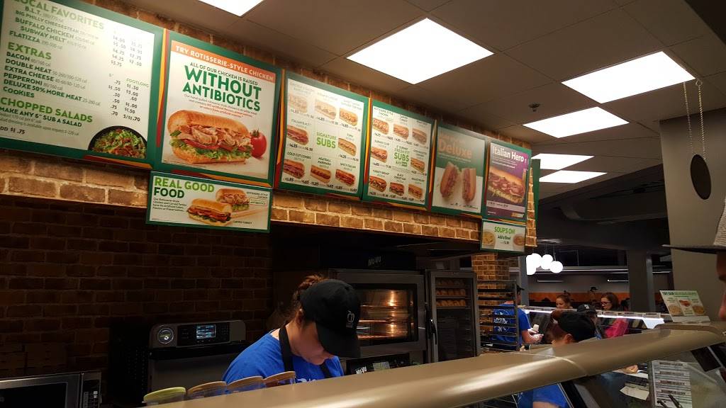 Subway | restaurant | 1 Campus Dr, Allendale, MI 49401, USA | 6163313127 OR +1 616-331-3127