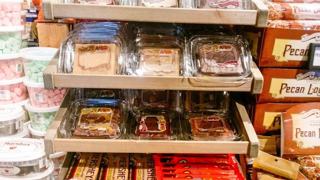 Cracker Barrel Old Country Store | restaurant | 475 Rivers Edge Dr, Milford, OH 45150, USA | 5138316635 OR +1 513-831-6635