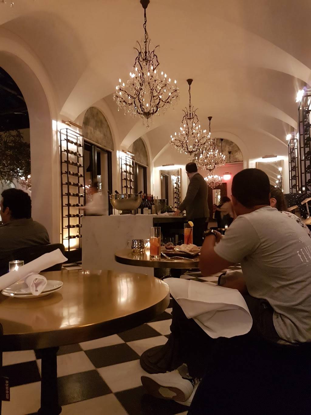 RH Rooftop Restaurant | restaurant | 560 Okeechobee Blvd, West Palm Beach, FL 33401, USA | 5618046826 OR +1 561-804-6826