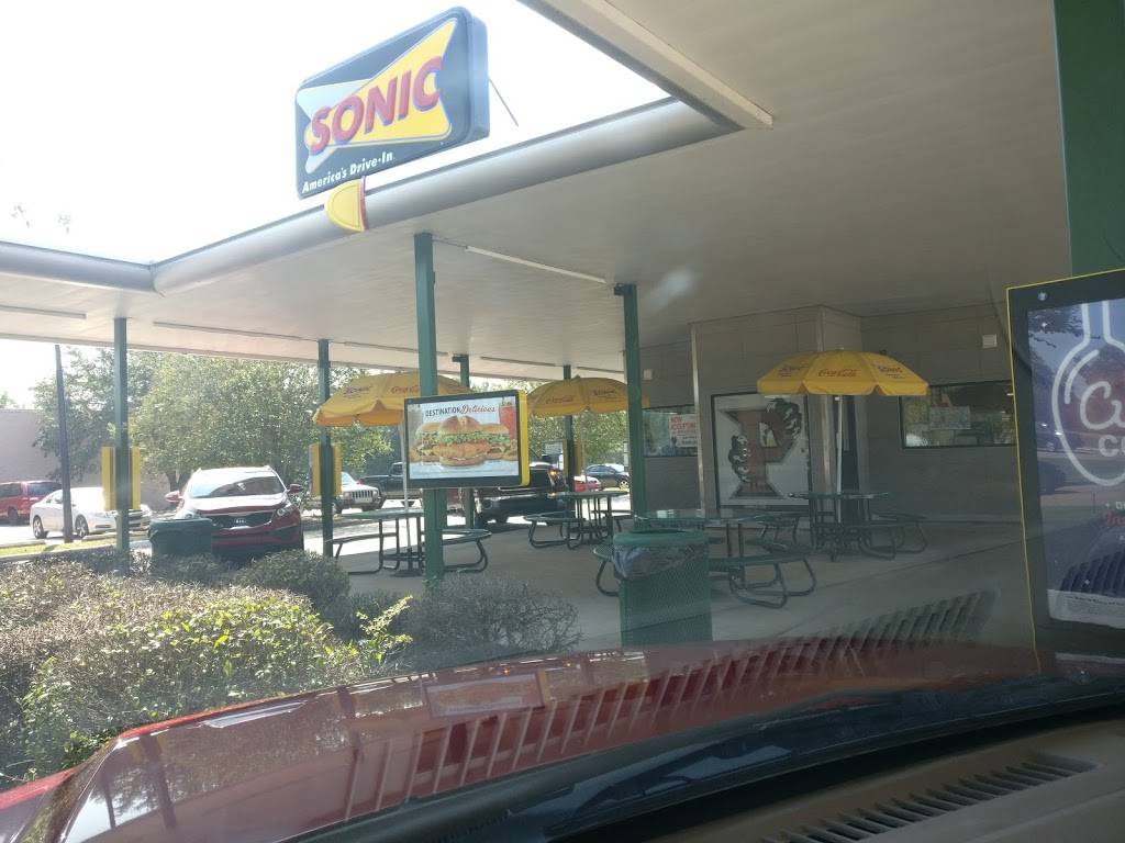 Sonic Drive-In | restaurant | 4922 Barksdale Blvd, Bossier City, LA 71112, USA | 3185490601 OR +1 318-549-0601