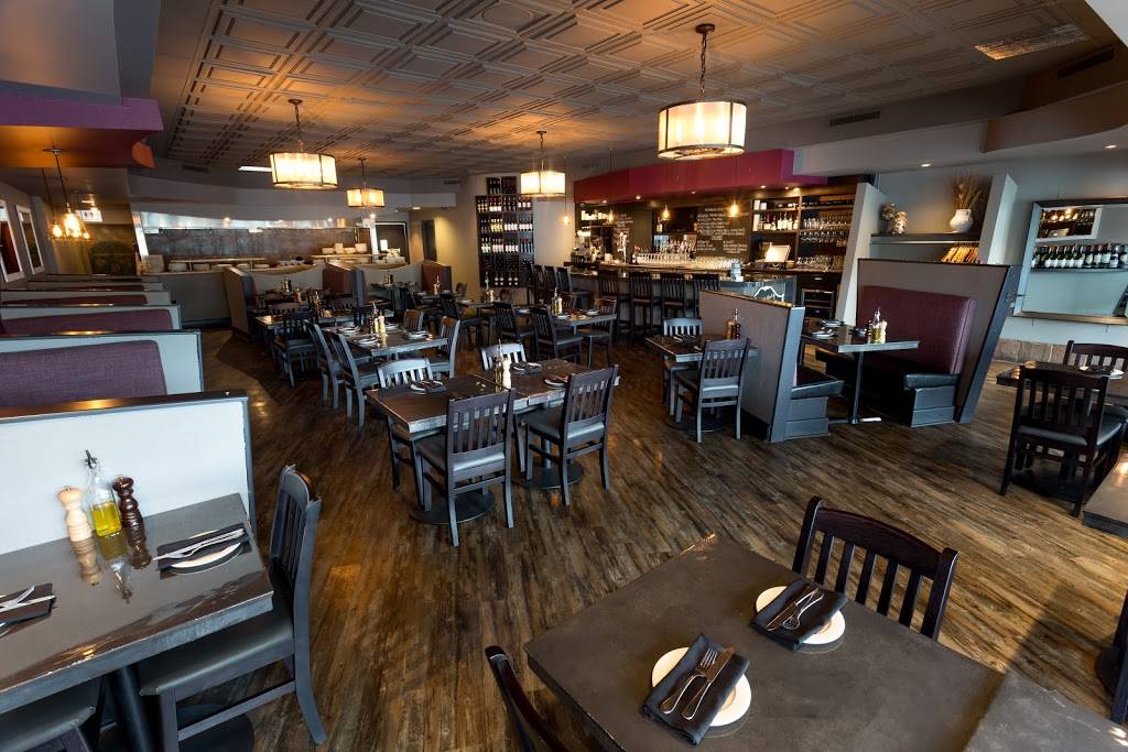 Cyranos Restaurant | restaurant | 2039 Robertson Rd, Nepean, ON K2H 8R2, Canada | 6137210510 OR +1 613-721-0510