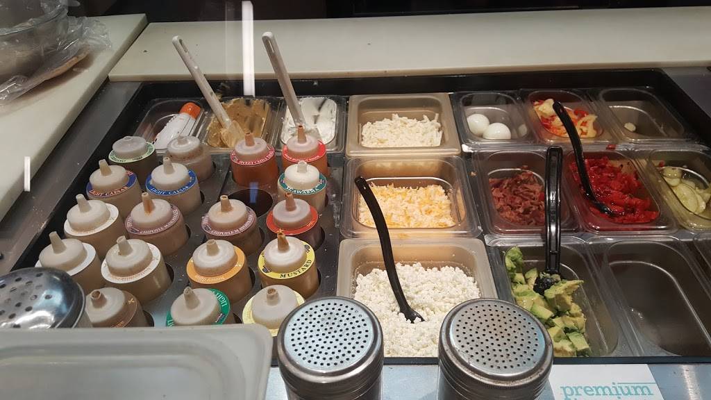 Wendys | restaurant | 1 Paisley Ct, Whitby, ON L1N 9L2, Canada | 9056651176 OR +1 905-665-1176