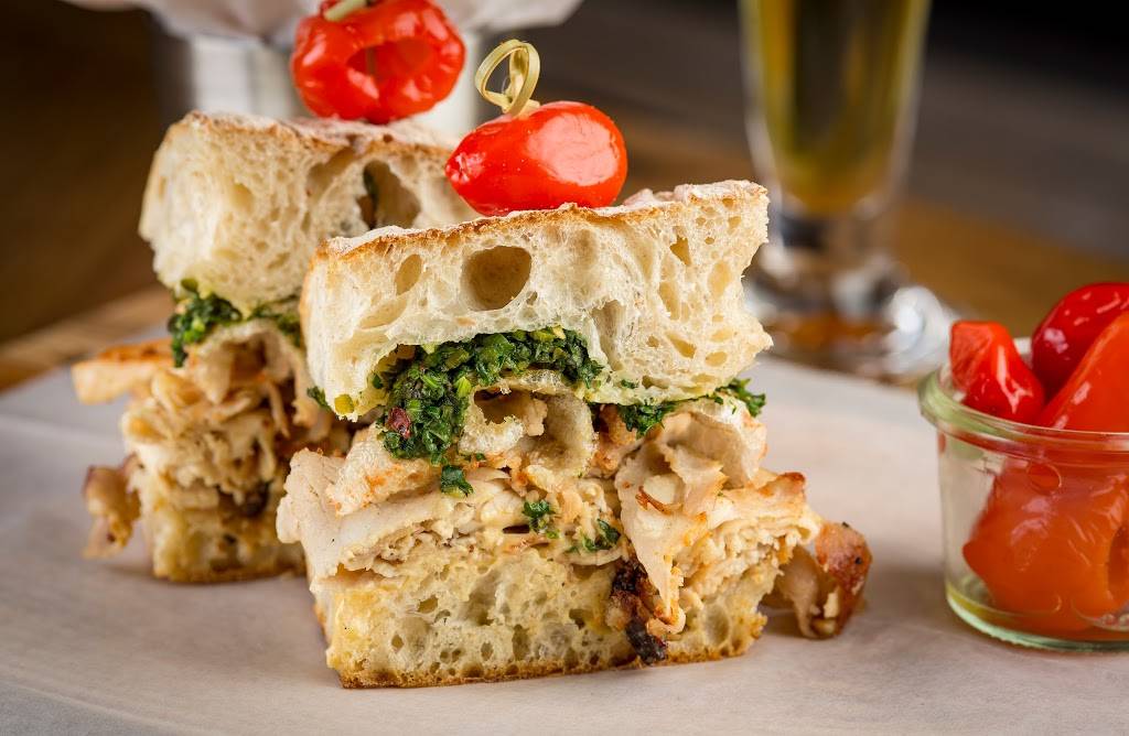 Columbus Tap | restaurant | N Columbus Dr, Chicago, IL 60601, USA | 3124449494 OR +1 312-444-9494