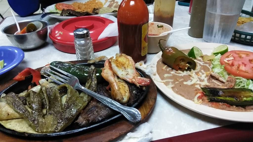 Taqueria El Tapatio | restaurant | 4238 W Fullerton Ave, Chicago, IL 60639, USA | 7732781468 OR +1 773-278-1468