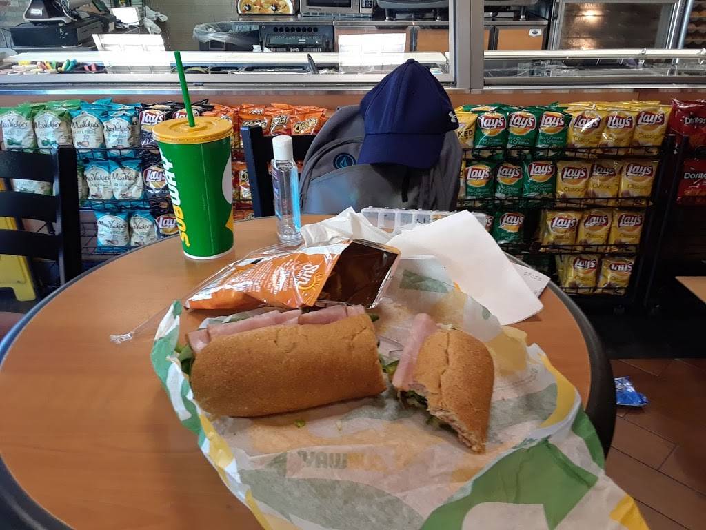 Subway Restaurants | restaurant | 1551 Ocean Ave #145, Santa Monica, CA 90401, USA | 3103939339 OR +1 310-393-9339