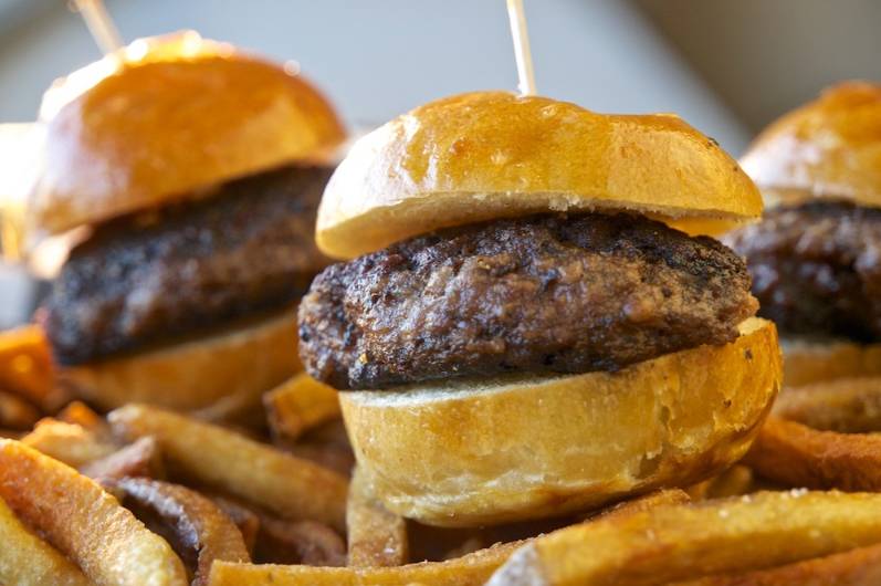 Ricks Cookhouse | restaurant | 540 Davis Dr, Newmarket, ON L3Y 2P3, Canada | 9052358808 OR +1 905-235-8808