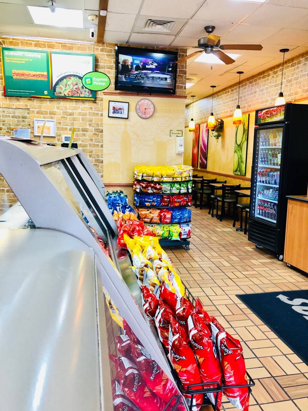 Subway Restaurants | restaurant | 2332 Mountain Rd, Pasadena, MD 21122, USA | 4104379500 OR +1 410-437-9500