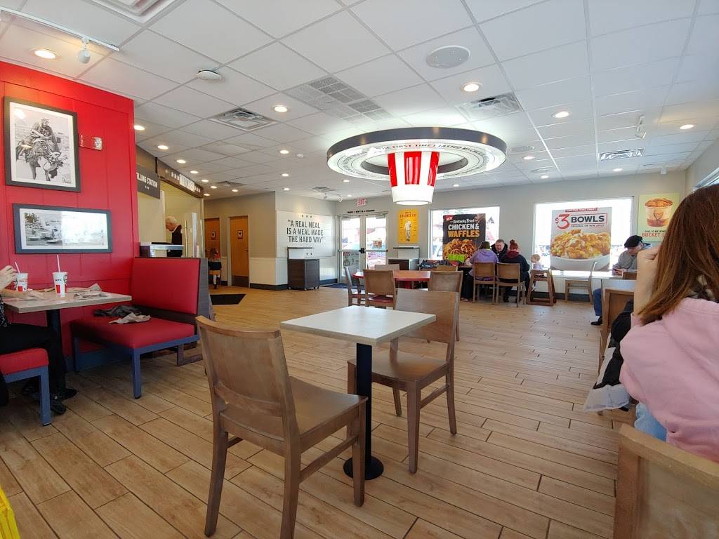 KFC | restaurant | 801 W McGalliard Rd, Muncie, IN 47303, USA | 7652892431 OR +1 765-289-2431