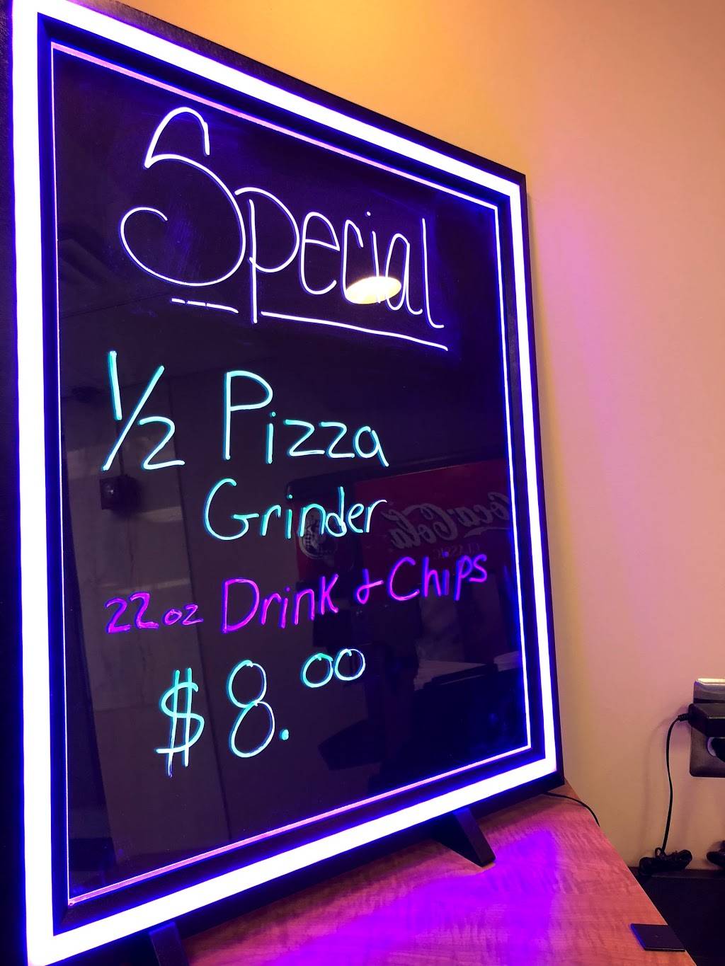 Bellacinos Pizza & Grinders | restaurant | 1001 Woodward Ave Ste 100, Detroit, MI 48226, USA | 3139633000 OR +1 313-963-3000