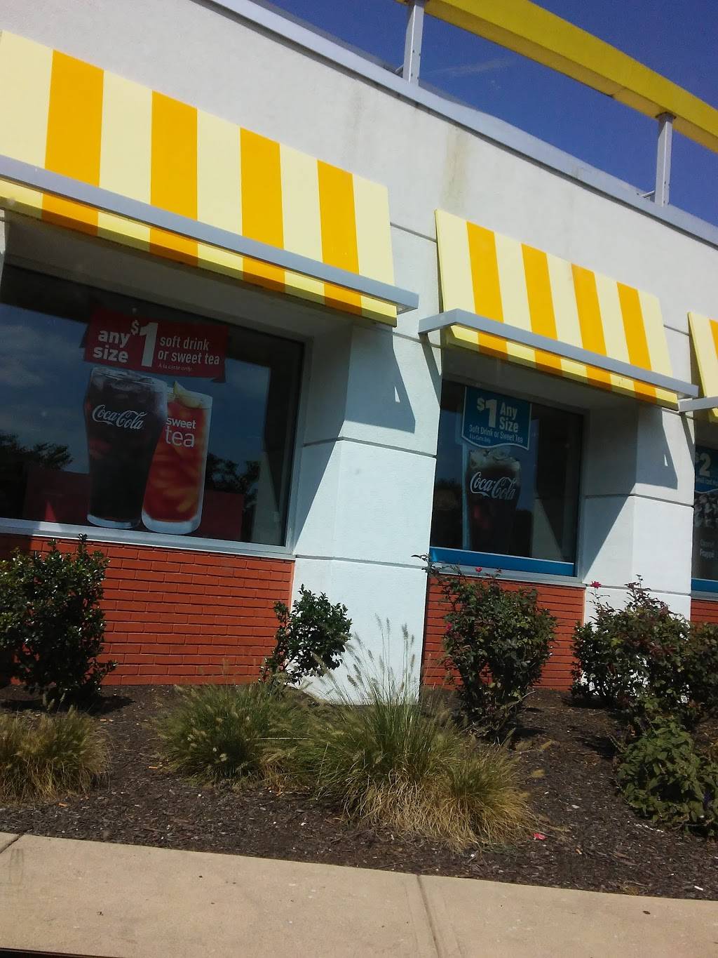 McDonalds | cafe | 2425 E 38th St, Indianapolis, IN 46218, USA | 3175463681 OR +1 317-546-3681