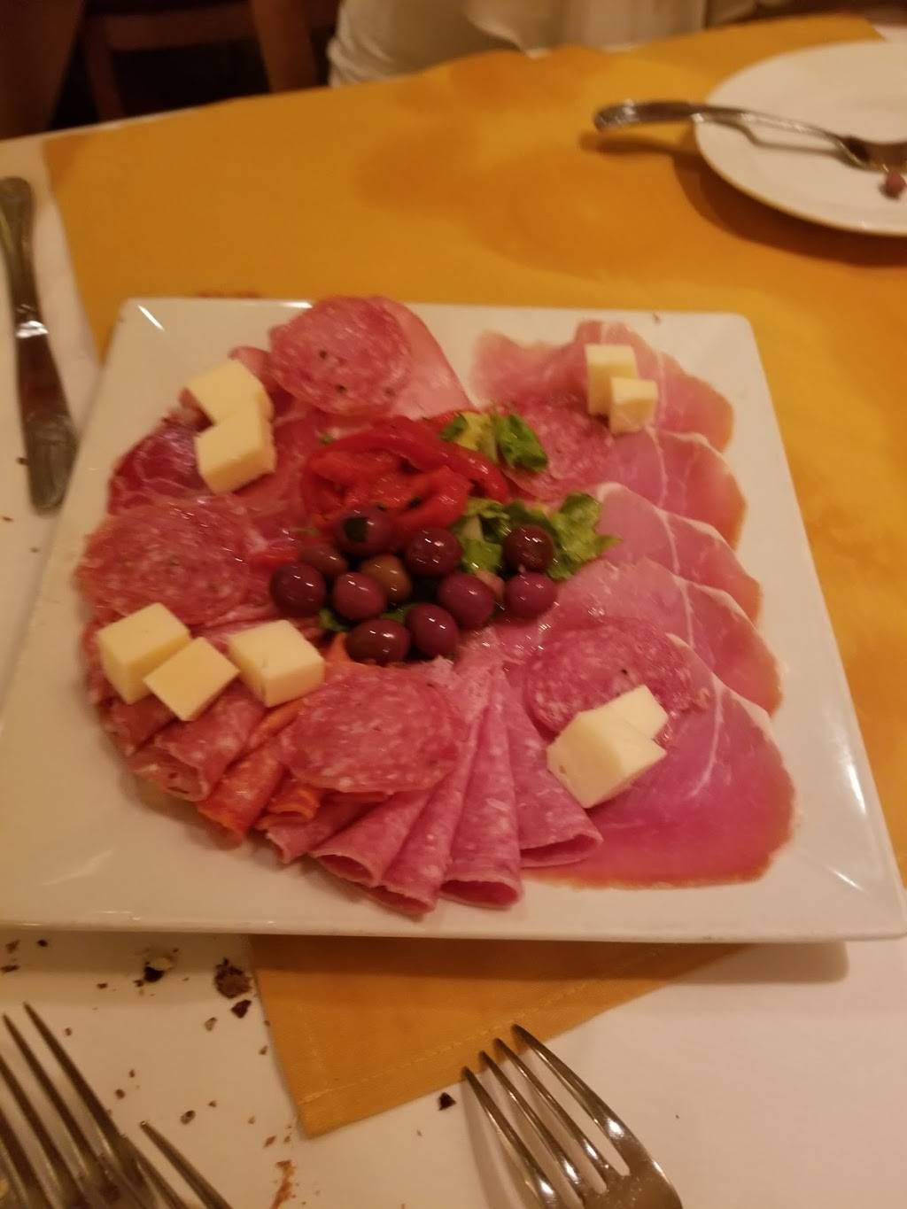 Calabria Mia | restaurant | 2150 Central Park Ave, Yonkers, NY 10710, USA | 9142229555 OR +1 914-222-9555