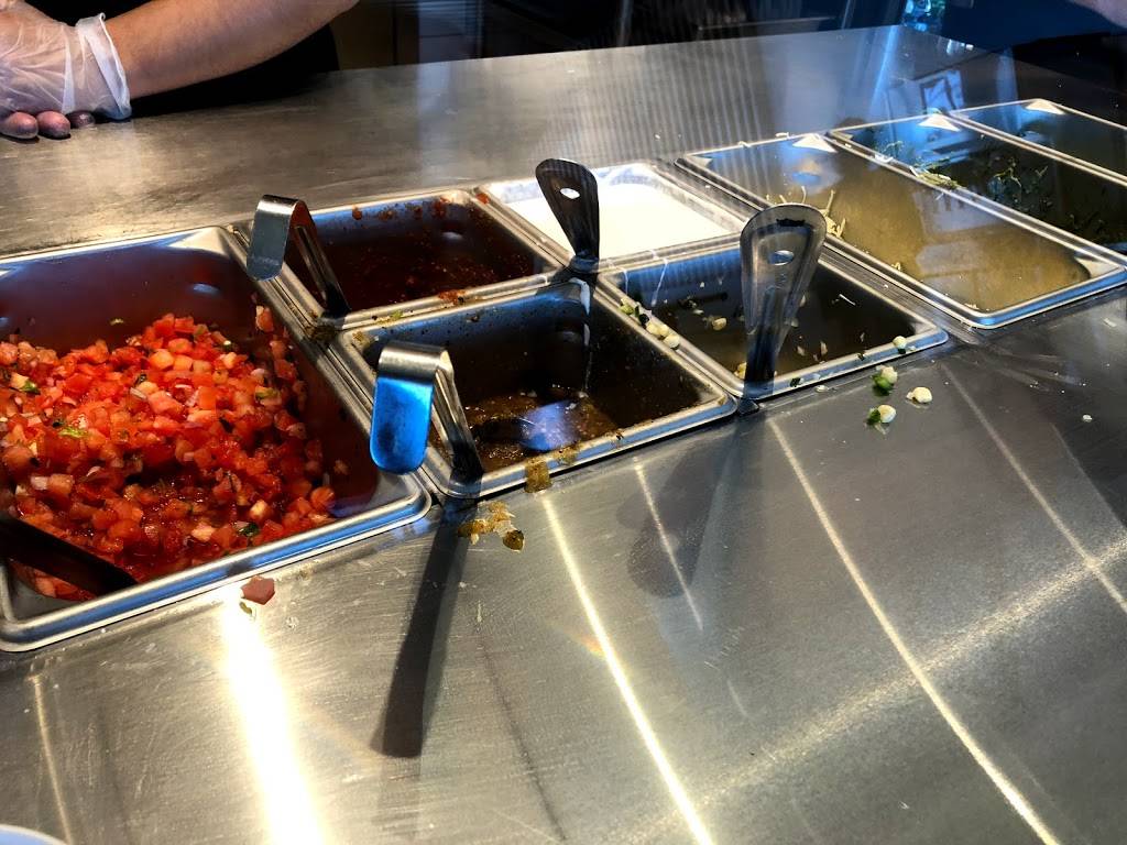 Chipotle Mexican Grill | restaurant | 1200 Wolf Rock Drive #130, Purcellville, VA 20132, USA | 5404413952 OR +1 540-441-3952