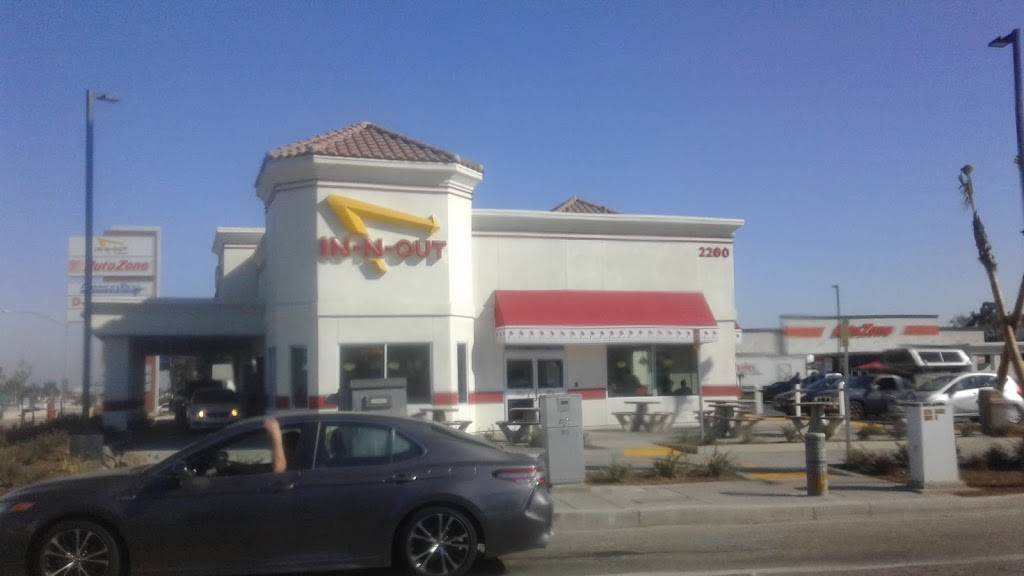 In-N-Out Burger | restaurant | 2200 S Central Ave, Compton, CA 90220, USA | 8007861000 OR +1 800-786-1000