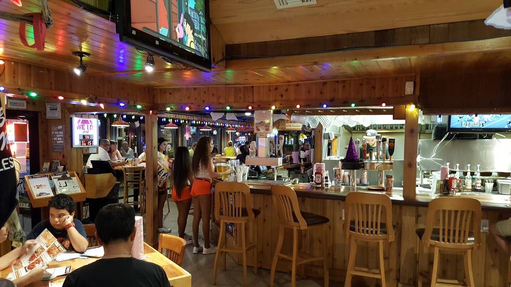 Hooters | meal takeaway | 1600 Estero Blvd, Fort Myers Beach, FL 33931, USA | 2394636033 OR +1 239-463-6033