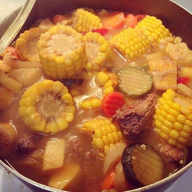 Cristinas Restaurant | restaurant | 450 S 7th St, Reading, PA 19602, USA | 6107360329 OR +1 610-736-0329