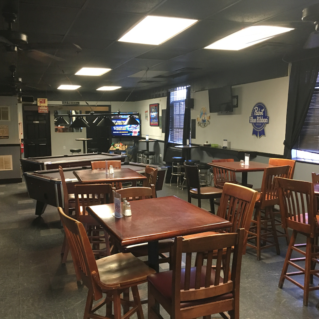 Court Cafe & Pub | restaurant | 209 W Main St, Louisa, VA 23093, USA | 5409675544 OR +1 540-967-5544