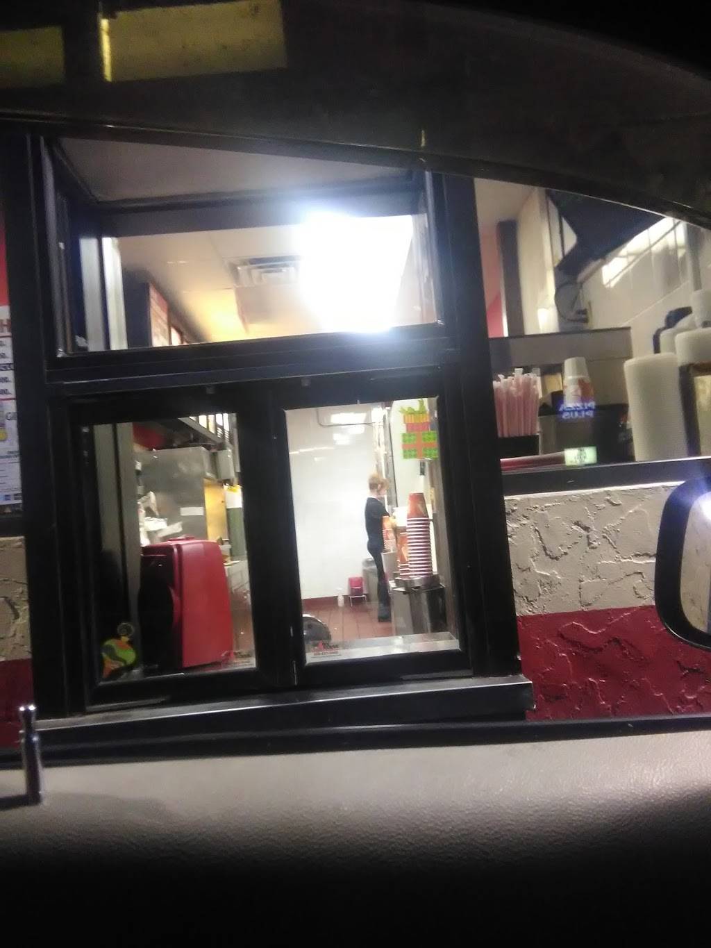 Hardees | restaurant | 16403 Wise St, St Paul, VA 24283, USA | 2767625488 OR +1 276-762-5488