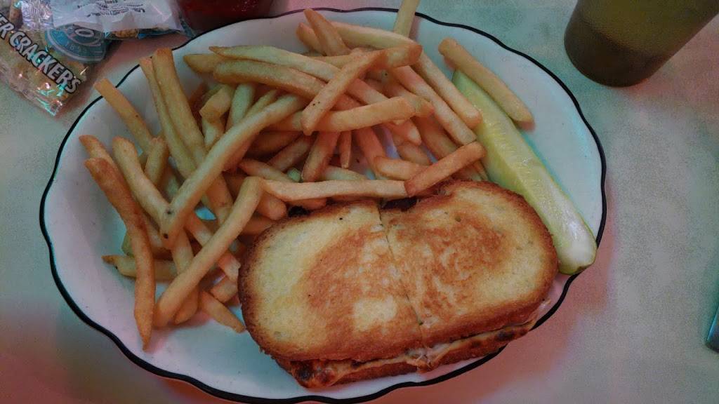 Mt Auburn Grill | restaurant | 645 Mt Auburn St, Watertown, MA 02472, USA | 6179238013 OR +1 617-923-8013