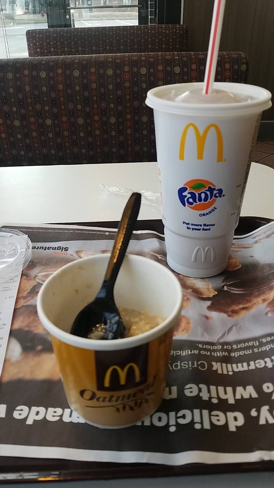 McDonalds | restaurant | 230 State Rte 31, Crystal Lake, IL 60014, USA | 8154552599 OR +1 815-455-2599