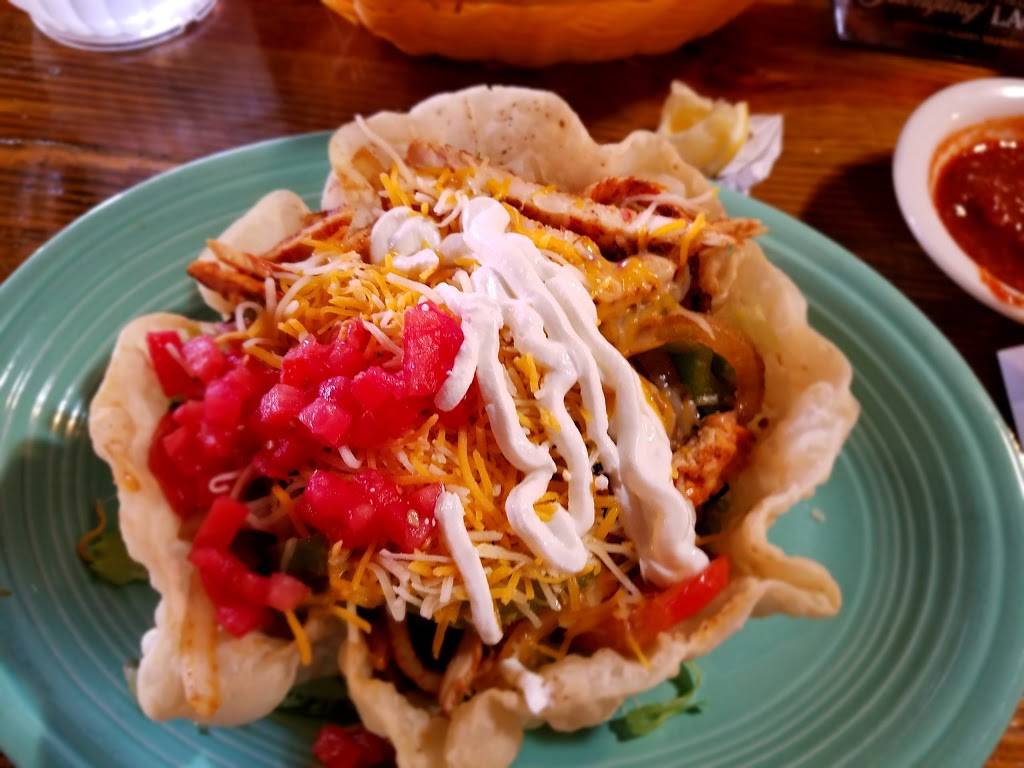 El Rancho | restaurant | 2441 Pass Rd, Biloxi, MS 39531, USA | 2285946705 OR +1 228-594-6705