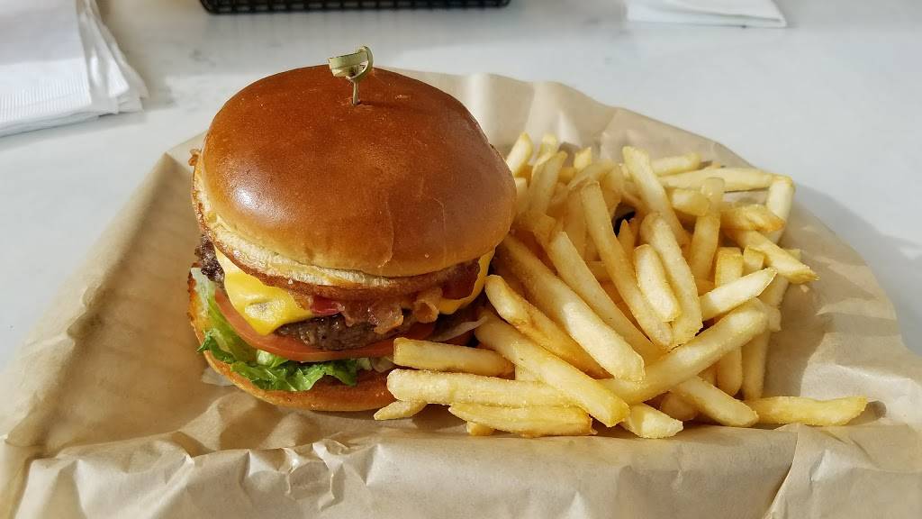 Burger 21 | restaurant | 21305 Windmill Parc Dr #160, Sterling, VA 20166, USA | 5716655768 OR +1 571-665-5768