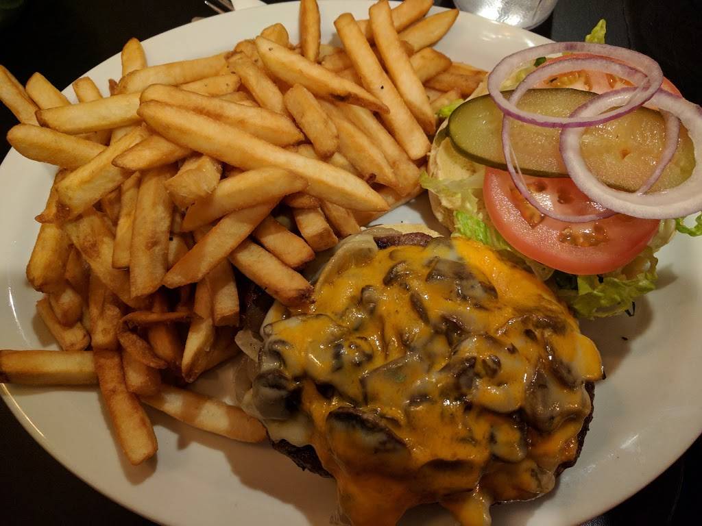 The Leeky Canoe | restaurant | 94 N Sykes St, Meaford, ON N4L 1N8, Canada | 5195381377 OR +1 519-538-1377