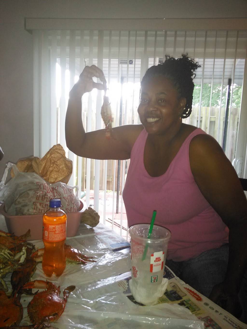 Eddies Chesapeake Bay Crabhouse & More | restaurant | 2592 Campostella Rd, Chesapeake, VA 23324, USA | 7575437009 OR +1 757-543-7009