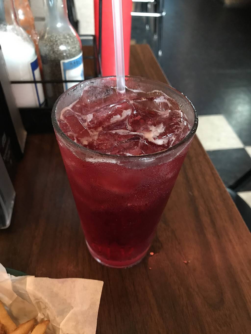 Ranieris Four of A Kind | restaurant | 811 Indiana Ave, Sheboygan, WI 53081, USA | 9204570977 OR +1 920-457-0977