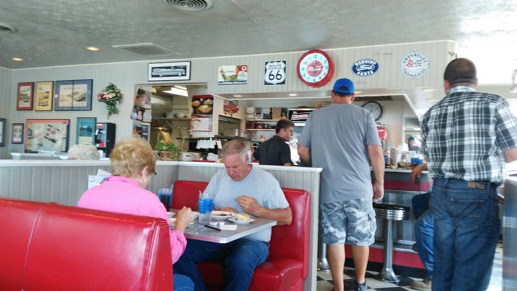 Chrome Grill | restaurant | 428 E 5th St, Connersville, IN 47331, USA | 7658259049 OR +1 765-825-9049