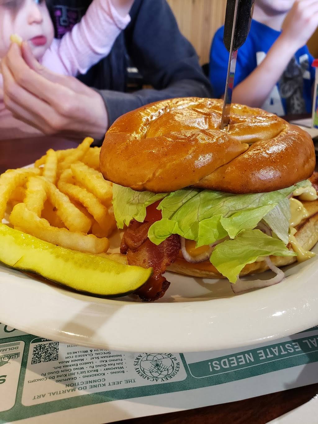 Auntie Vs | restaurant | 2010 N Wayne St # B, Angola, IN 46703, USA | 2606659922 OR +1 260-665-9922