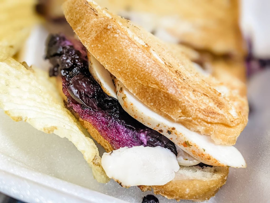 The Grazing Barn | restaurant | 119 N Main St, Farmland, IN 47340, USA | 7652733319 OR +1 765-273-3319