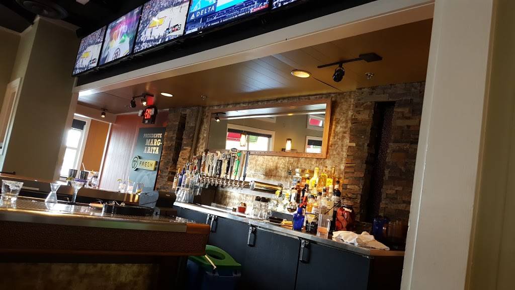 Chilis Grill & Bar | restaurant | 7335 Arroyo Crossing Pkwy, Las Vegas, NV 89118, USA | 7026162998 OR +1 702-616-2998