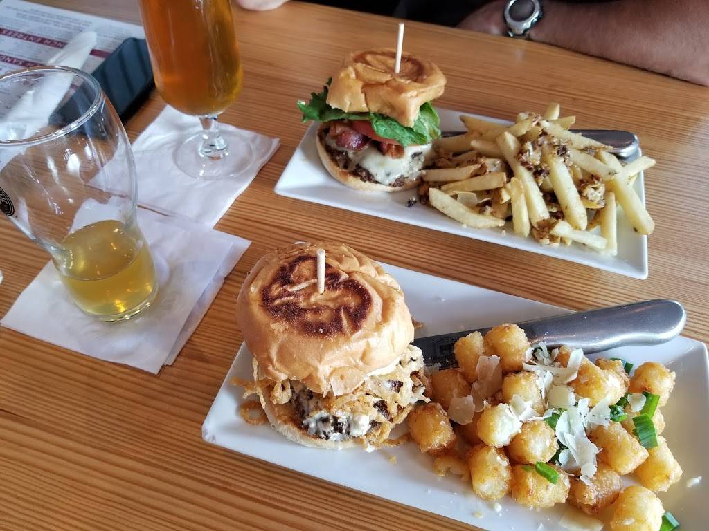 Burger Republic | restaurant | 6900 Lenox Village Dr #22, Nashville, TN 37211, USA | 6154994428 OR +1 615-499-4428