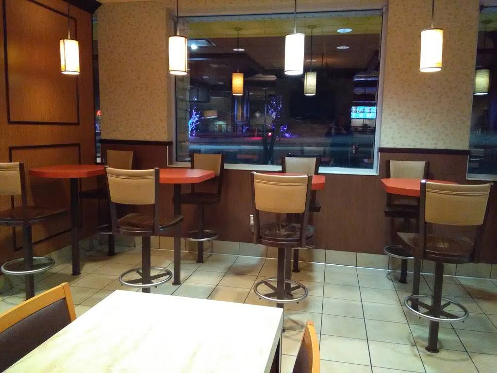 McDonalds | cafe | 5040 S 76th St, Greenfield, WI 53220, USA | 4142826480 OR +1 414-282-6480