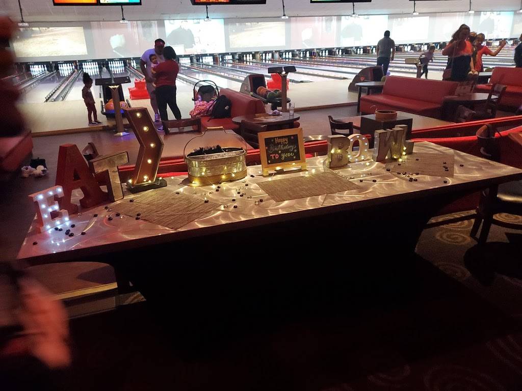 Bowlero Charlottesville | restaurant | 335 Rivanna Plaza Dr, Charlottesville, VA 22901, USA | 4349783999 OR +1 434-978-3999