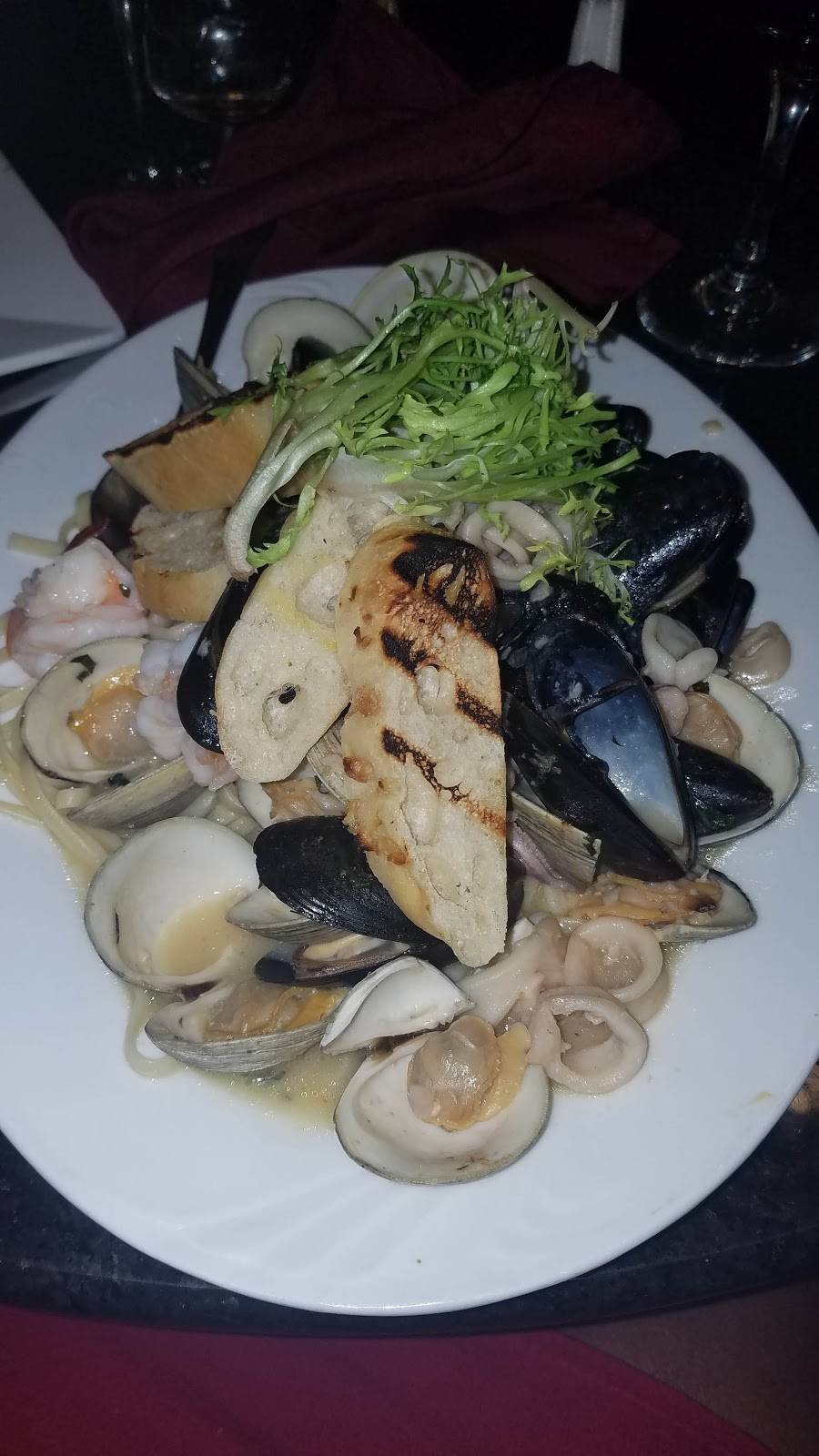 Marco Polos | restaurant | 3998 Brush Hollow Rd, Westbury, NY 11590, USA | 5163387777 OR +1 516-338-7777