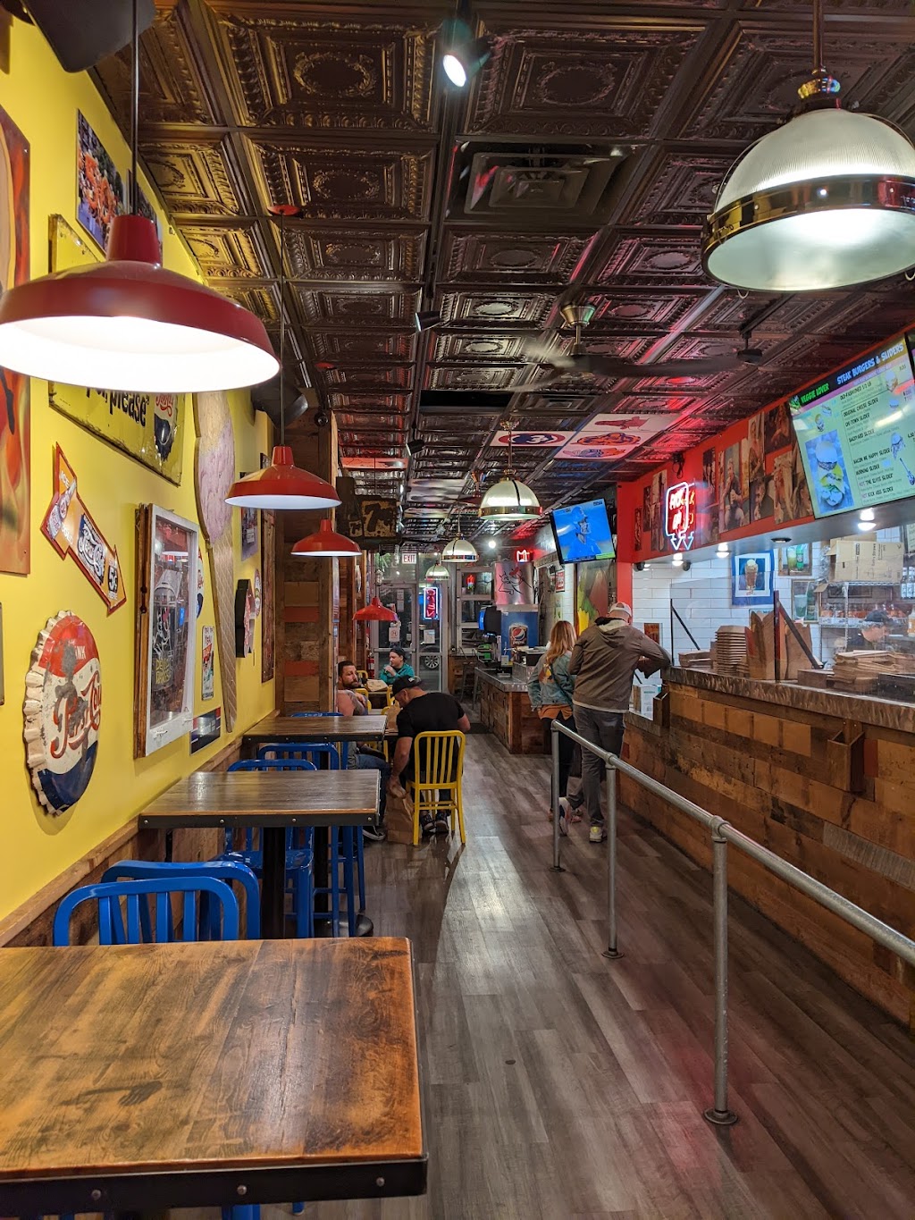 Devil Dawgs Belmont | restaurant | 937 W Belmont Ave, Chicago, IL 60657, USA | 7738832000 OR +1 773-883-2000