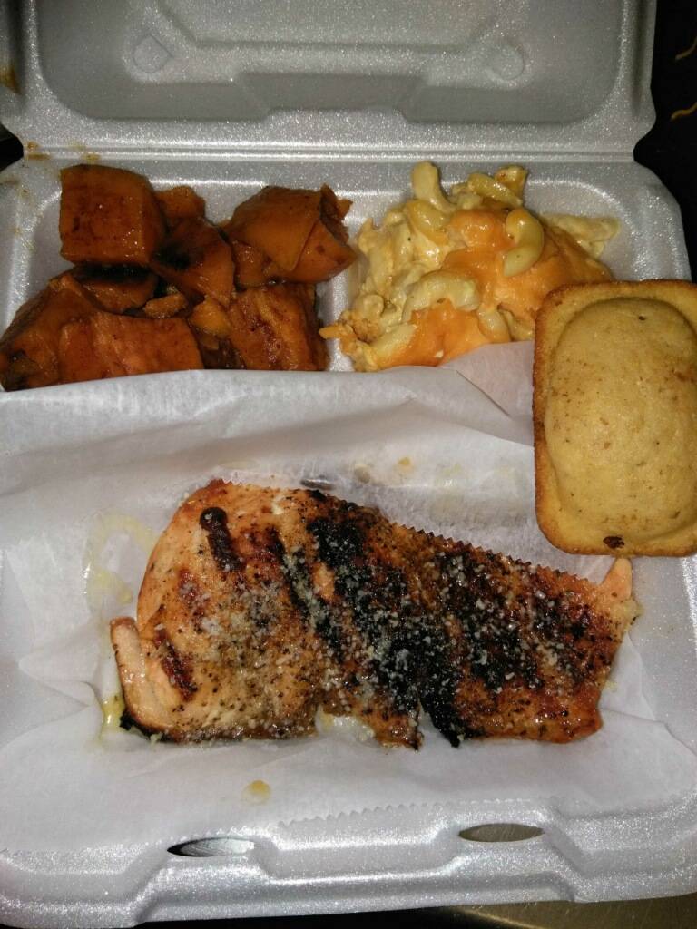 Southern Comfort & More | restaurant | 2955 Seven Mile E, Detroit, MI 48234, USA | 3137317666 OR +1 313-731-7666